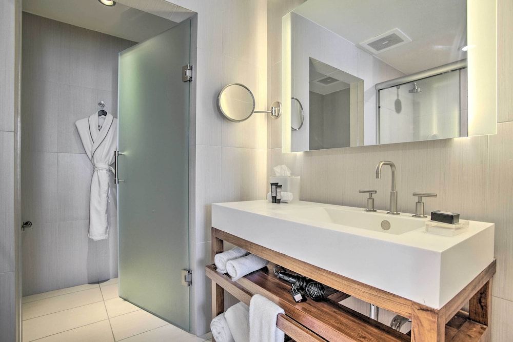 undefined Stylish Beach Condo w/ Balcony & Ocean Views! 7