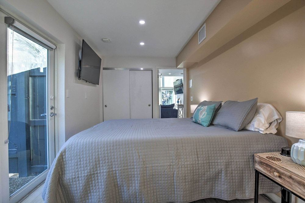 undefined Canal-front Condo: Walk to Downtown Ft Lauderdale! 10