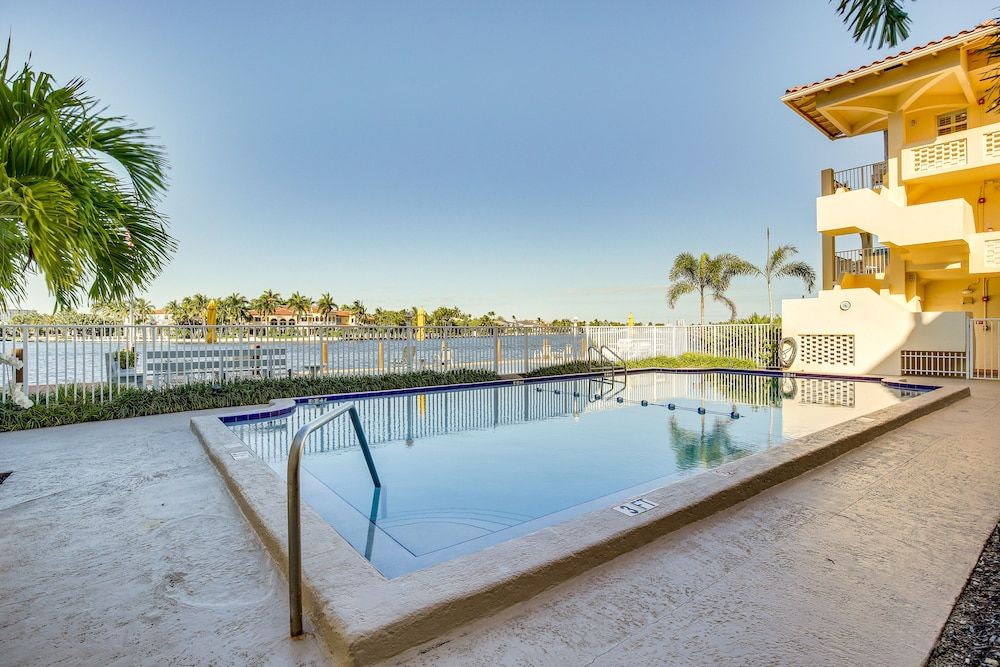 undefined Fort Lauderdale Vacation Rental: Walk to Beach!