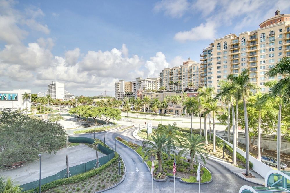 undefined Modern Ft Lauderdale Condo ~ 7 Mi to Airport! 2