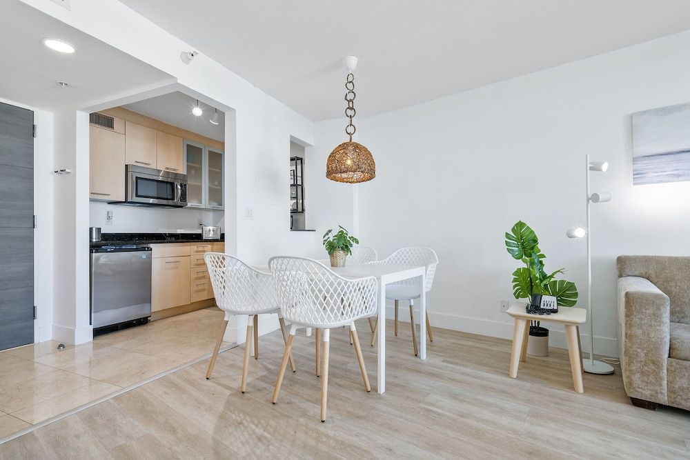 undefined Avi Lux Stay 5