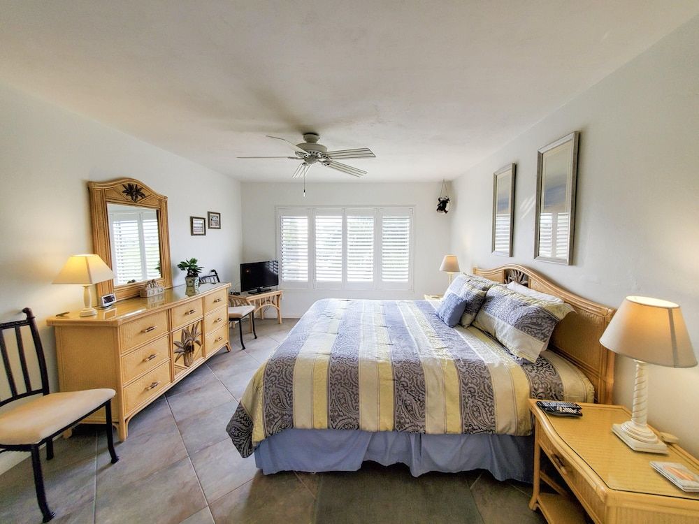 Condo, 1 King Bed (Fred's Santa Maria Harbour Resort Con)