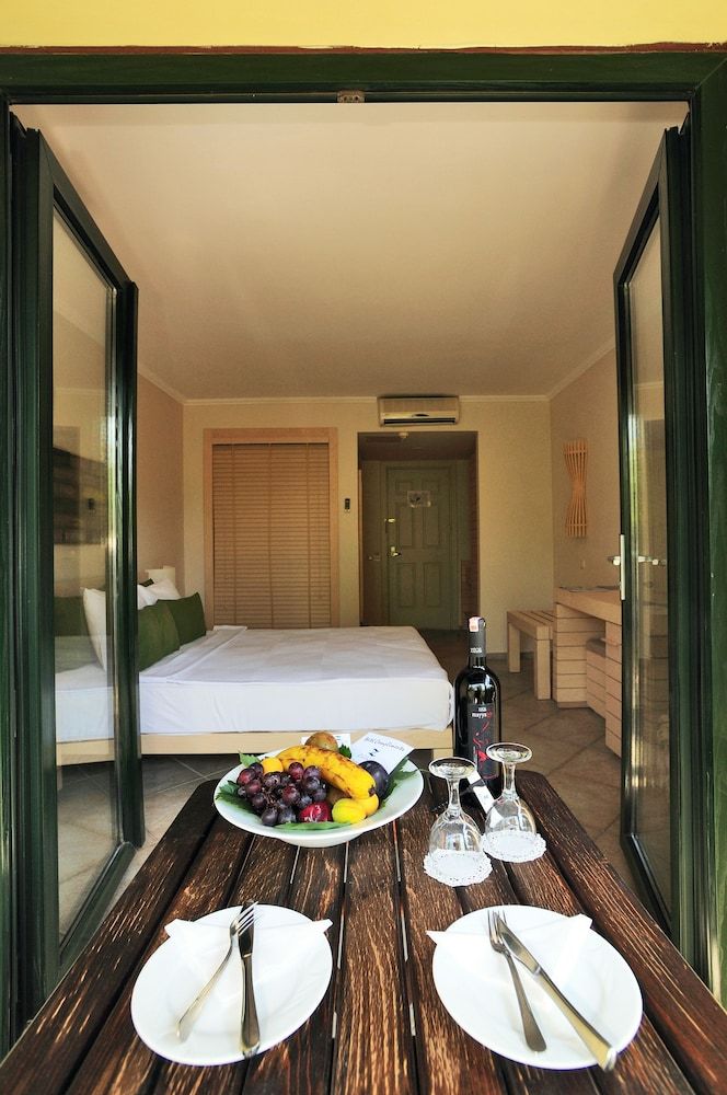 undefined Hotel Zeytinada 9