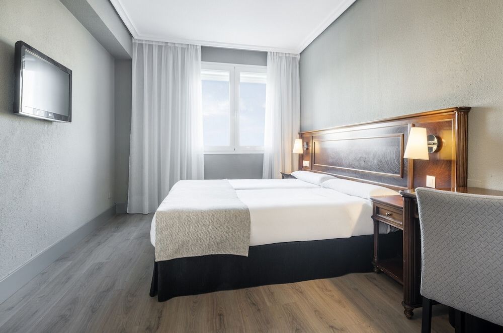 Hotel ILUNION Las Lomas Single Room 4