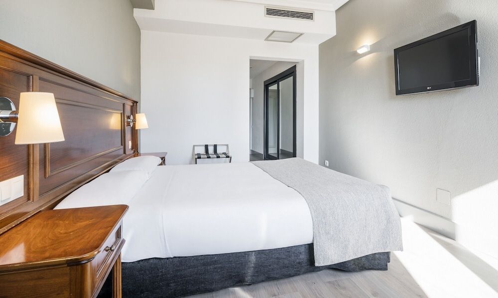 Hotel ILUNION Las Lomas Single Room 2