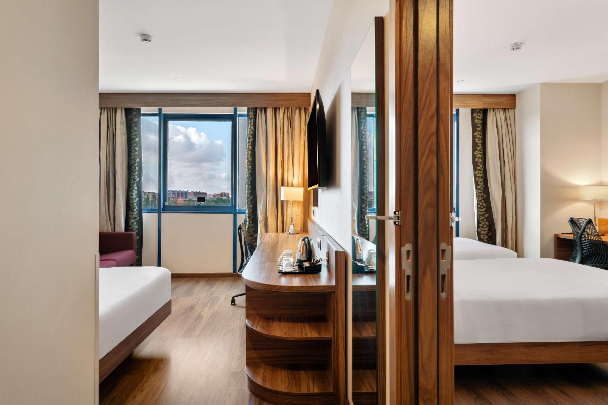 Hilton Garden Inn Sevilla Two Twin Beds Room