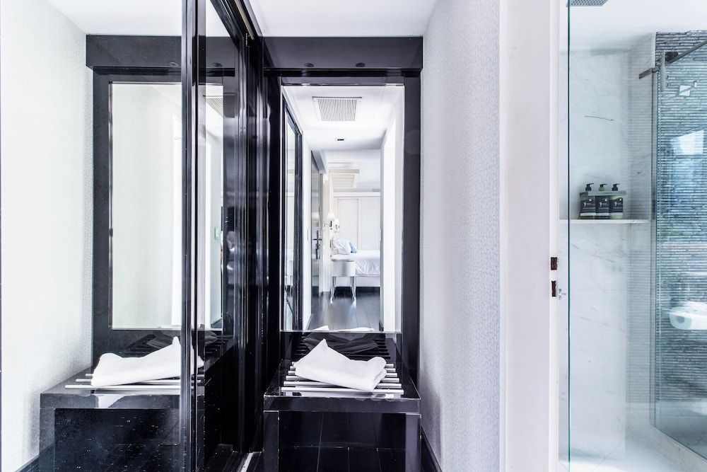 1828 Smart Hotel Luxury Suite 17