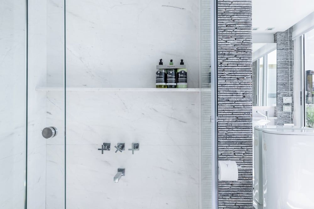 1828 Smart Hotel Luxury Suite 13