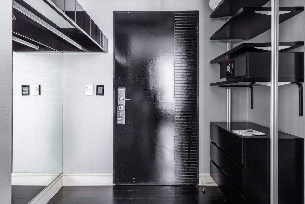 1828 Smart Hotel Deluxe Room 7