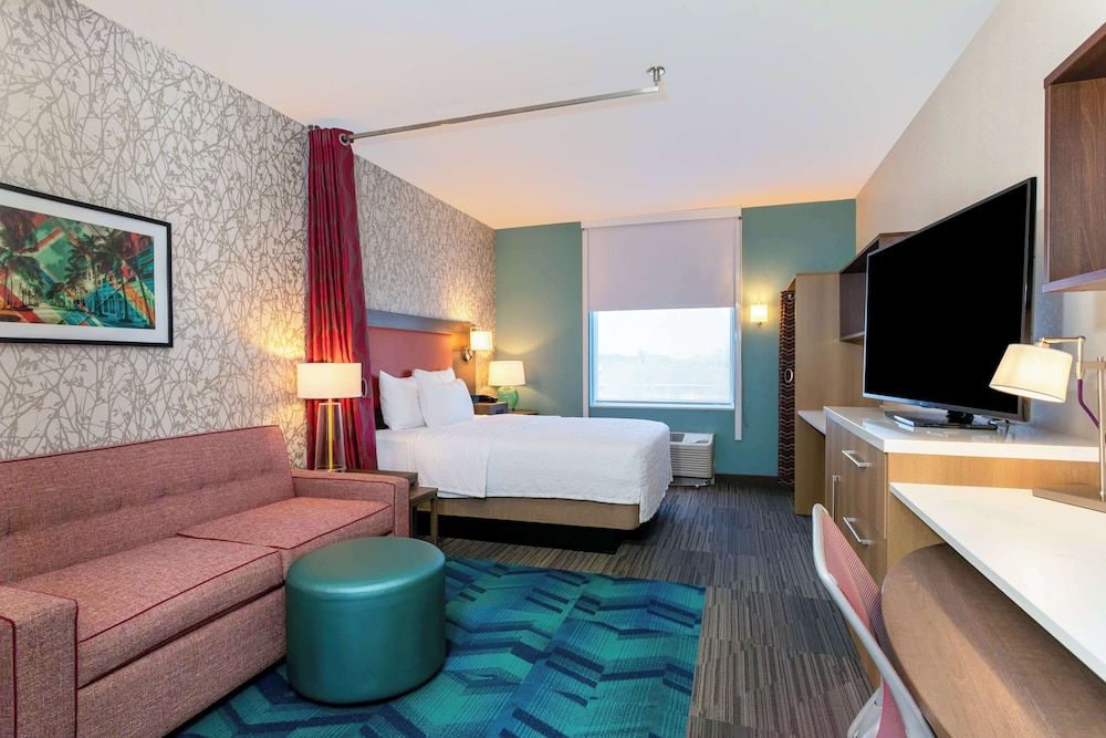 Suite, 1 Queen Bed, Accessible (Mobility & Hearing, Roll-in Shower)