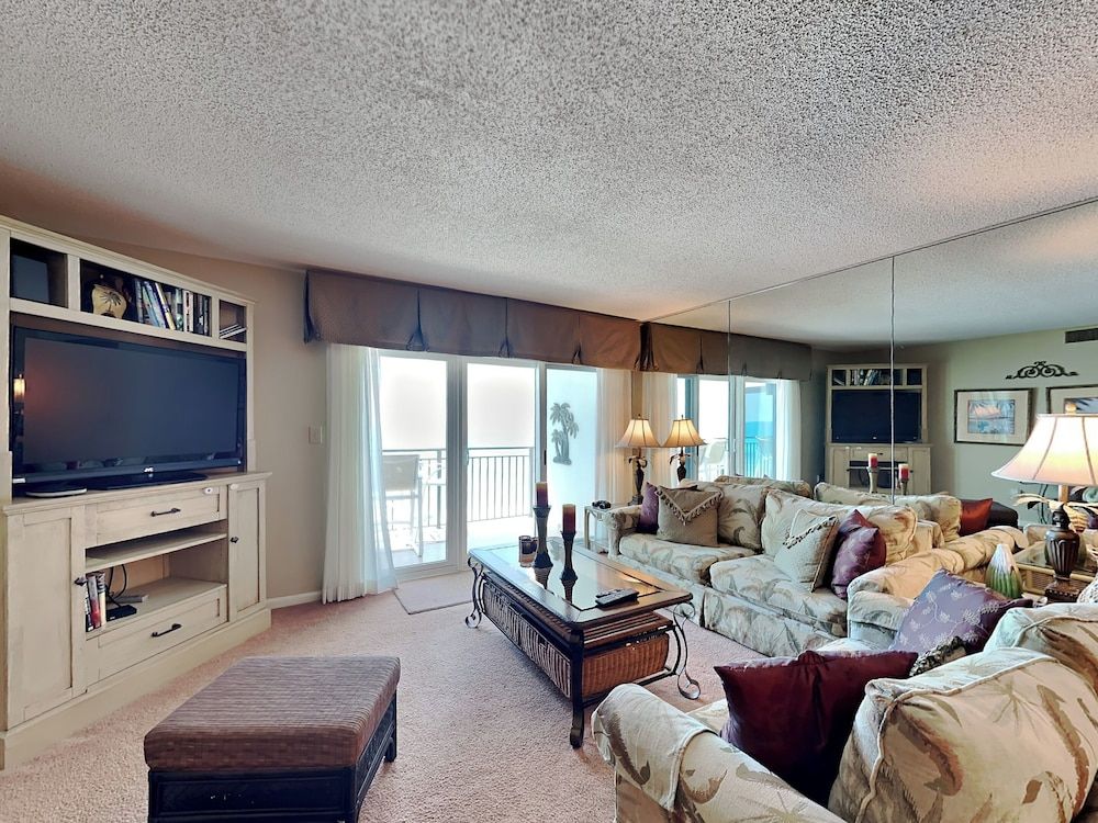 Condo (#701 - No Pets)