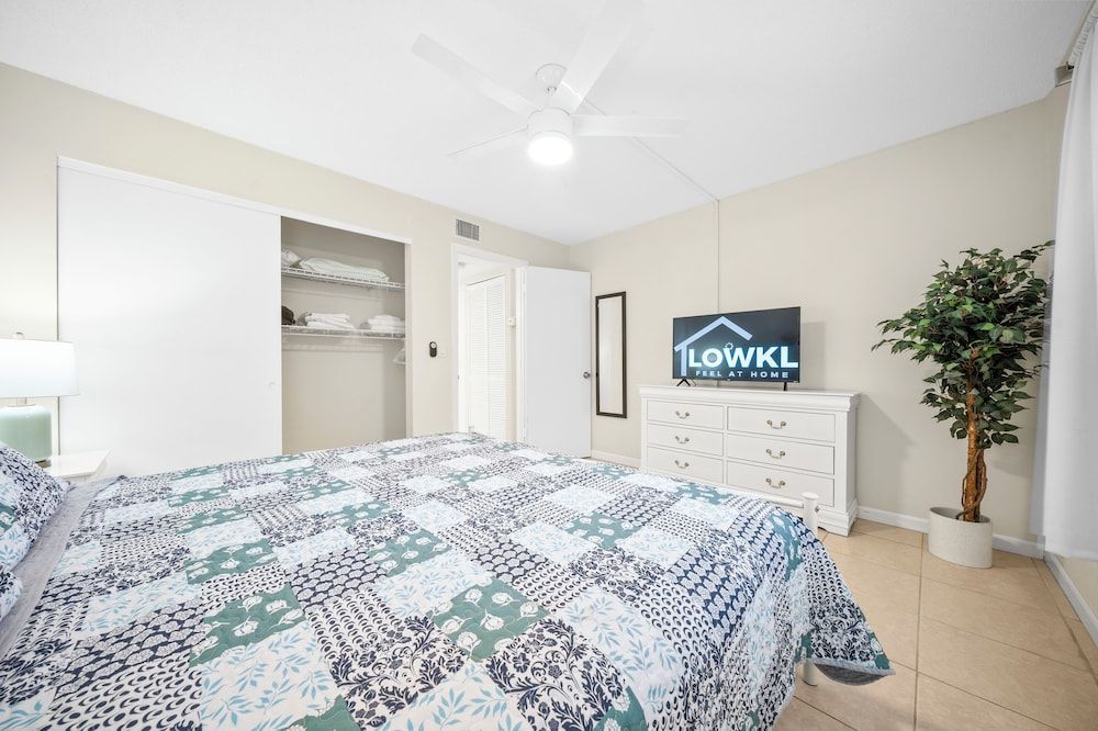 Riverwatch Apartments by Lowkl Premium Ground Floor 1-Bedroom King w/ Kitchen & Sofa Bed 2