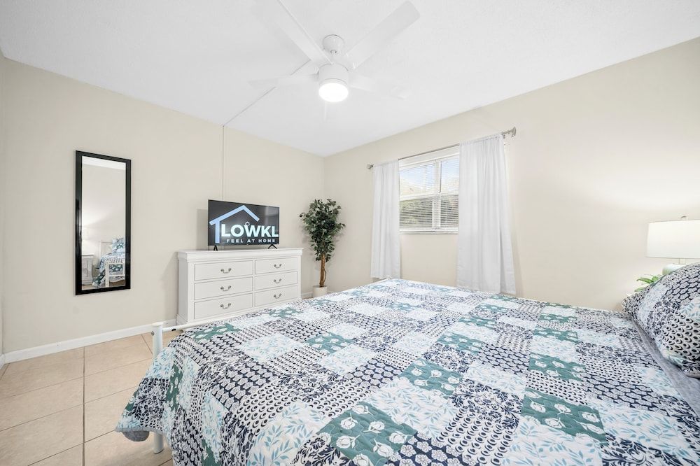 Riverwatch Apartments by Lowkl Premium Ground Floor 1-Bedroom King w/ Kitchen & Sofa Bed 3