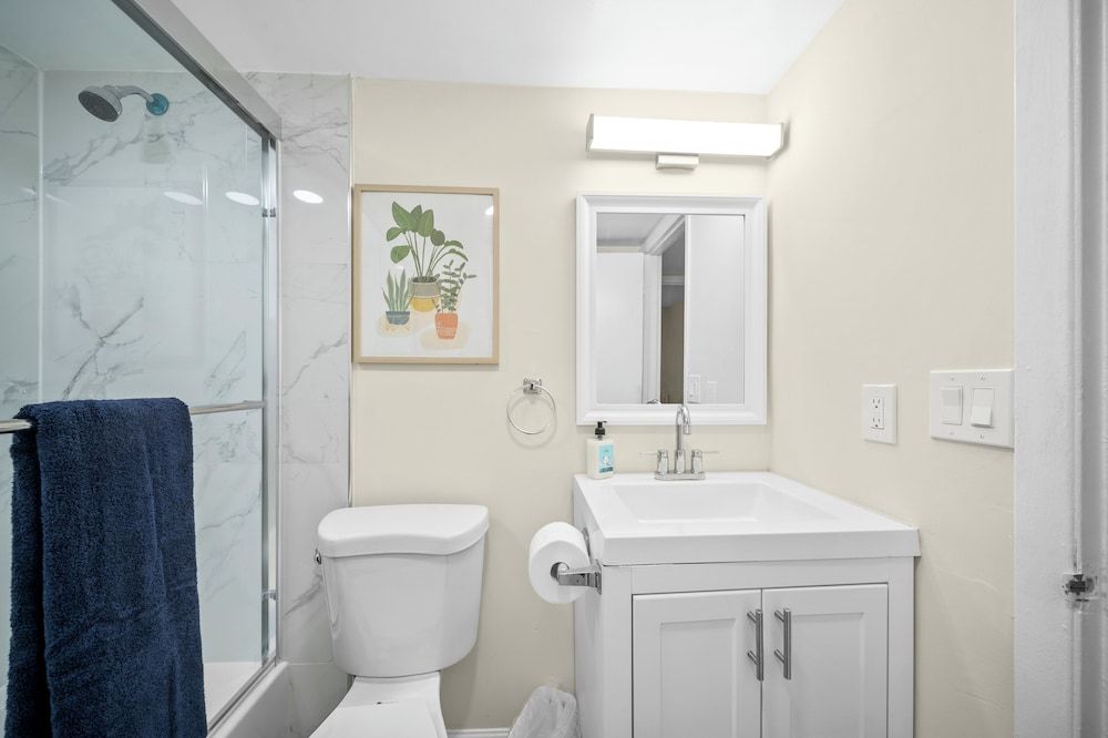 Riverwatch Apartments by Lowkl Deluxe 1-Bedroom Two Double w/ Kitchen & Sofa Bed 5