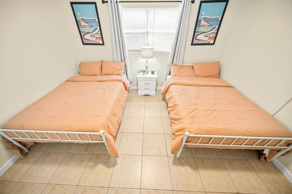Riverwatch Apartments by Lowkl Deluxe 1-Bedroom Two Double w/ Kitchen & Sofa Bed 3