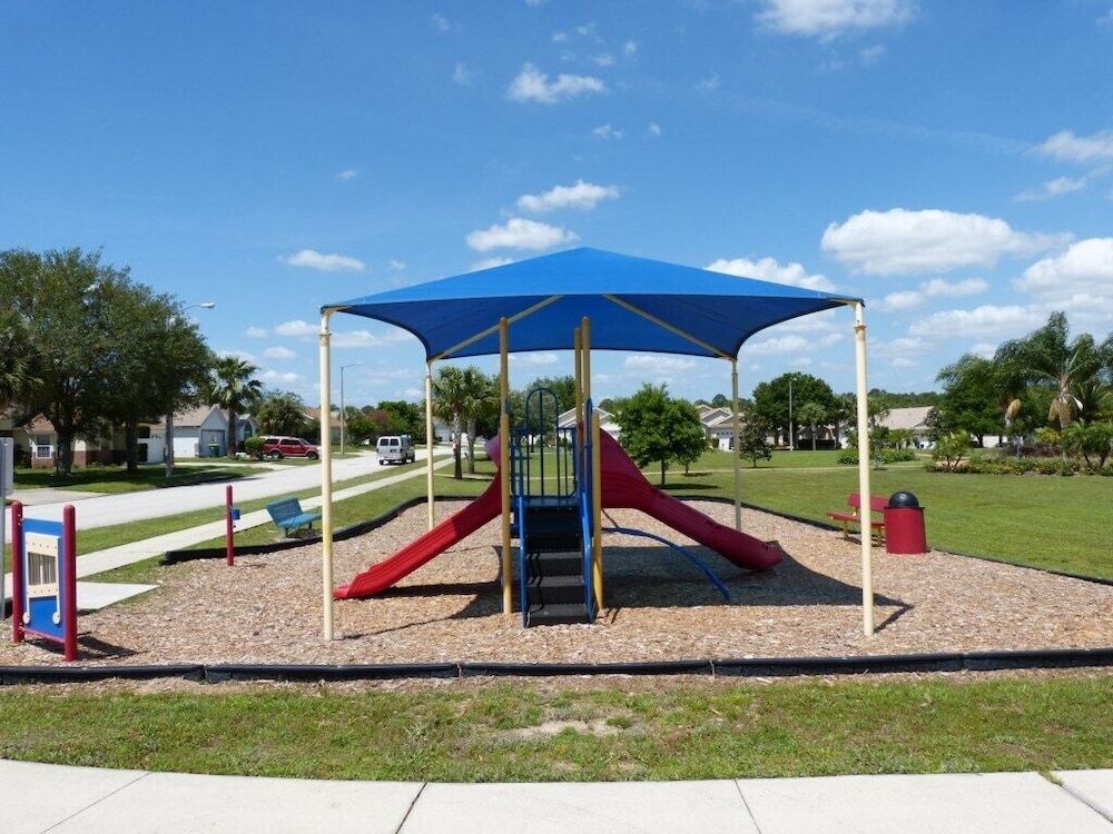 undefined Sun Kissed Delight! Lovely Pool & Spa! 4 Bedroom Home by RedAwning 9