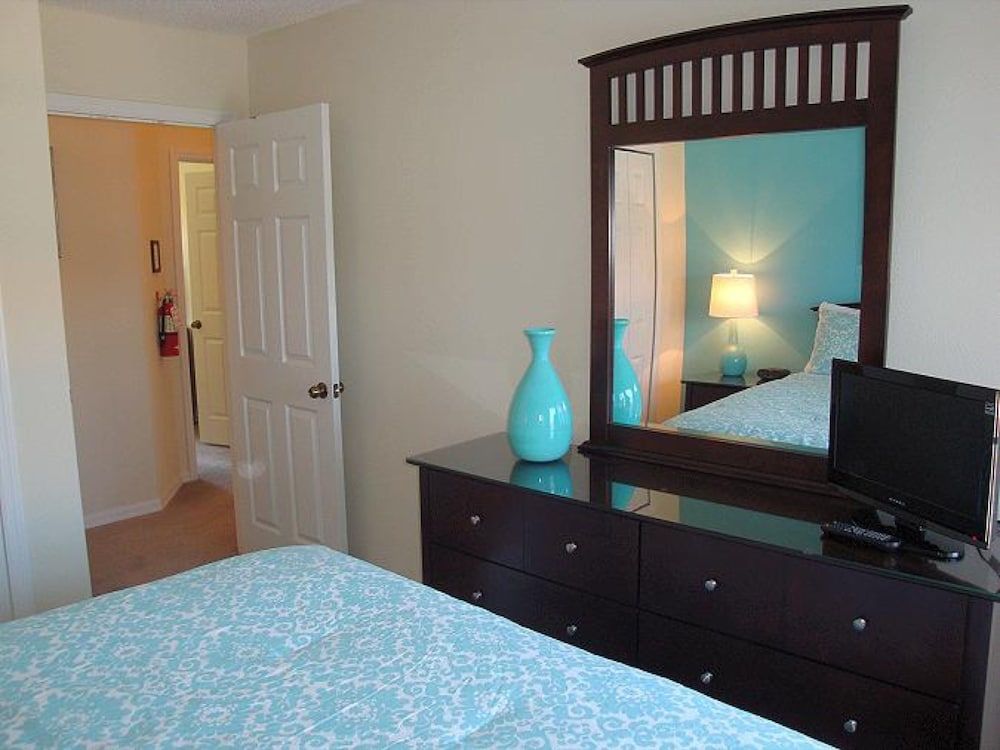 3BR 2.5BA Home in Emerald Island Resort by CV-8479 House, 3 Bedrooms 4