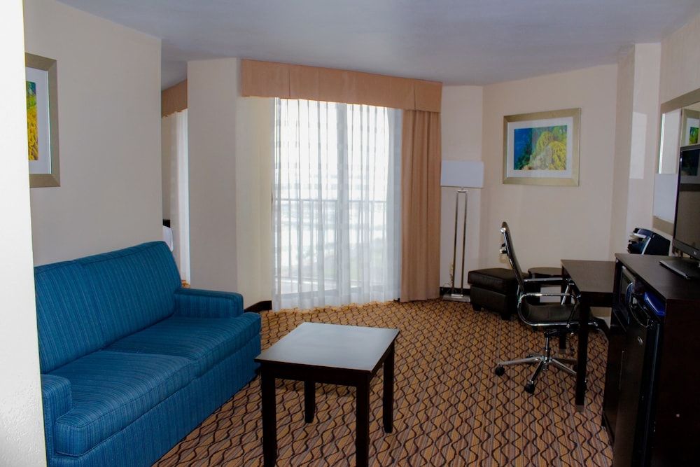 Suite, 1 King Bed, Bay View (High Floor)