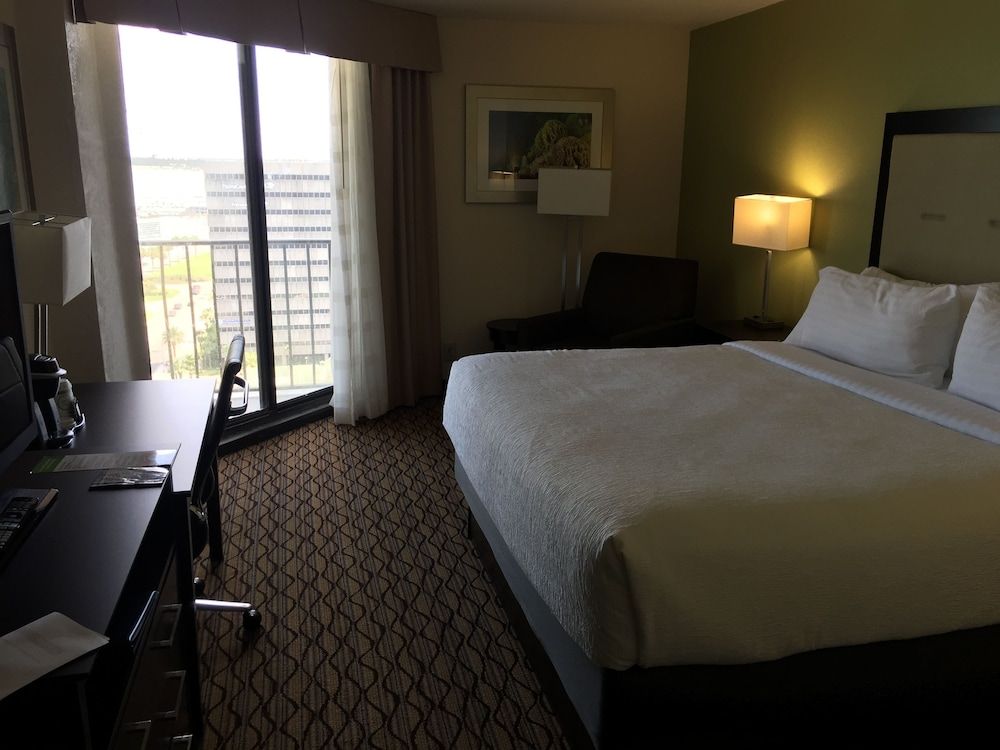Standard Room, 1 King Bed, Bay View (High Floor)