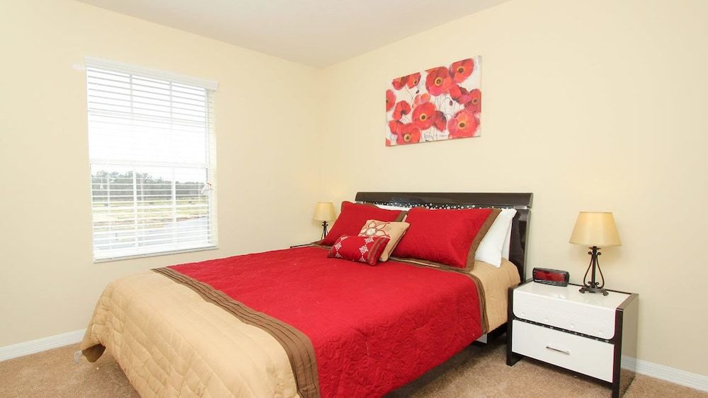 Family Townhome, Private Pool, Garden Area