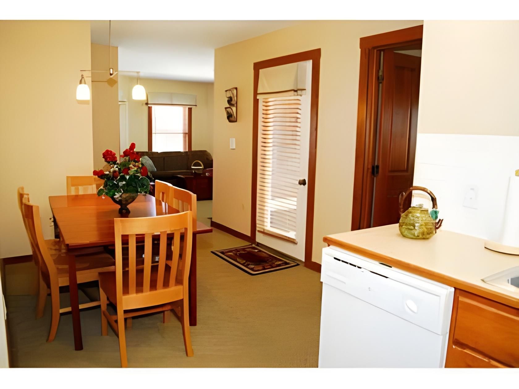 Deluxe One-Bedroom Condo