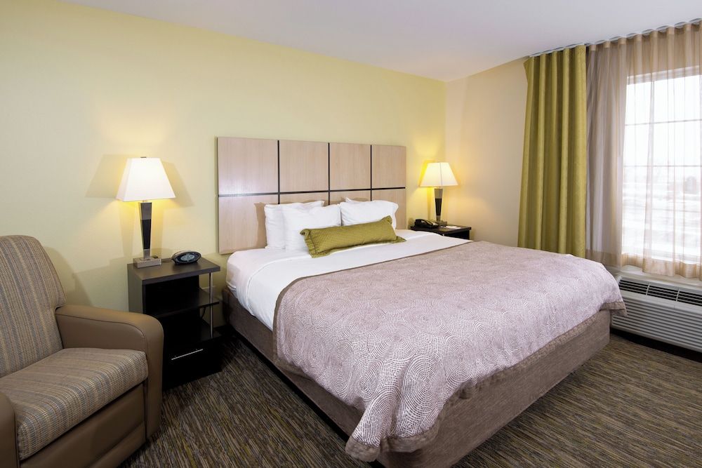 Studio Suite, 1 Queen Bed, Accessible (Roll-In Shower)