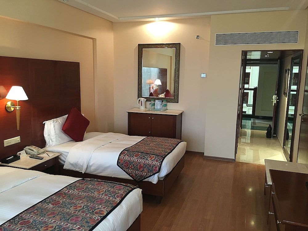 The LaLiT Mumbai Premier Double Or Twin Room With One Way Airport Transfer, 10%Off On Spa, Food, Beverage And Laundry 4