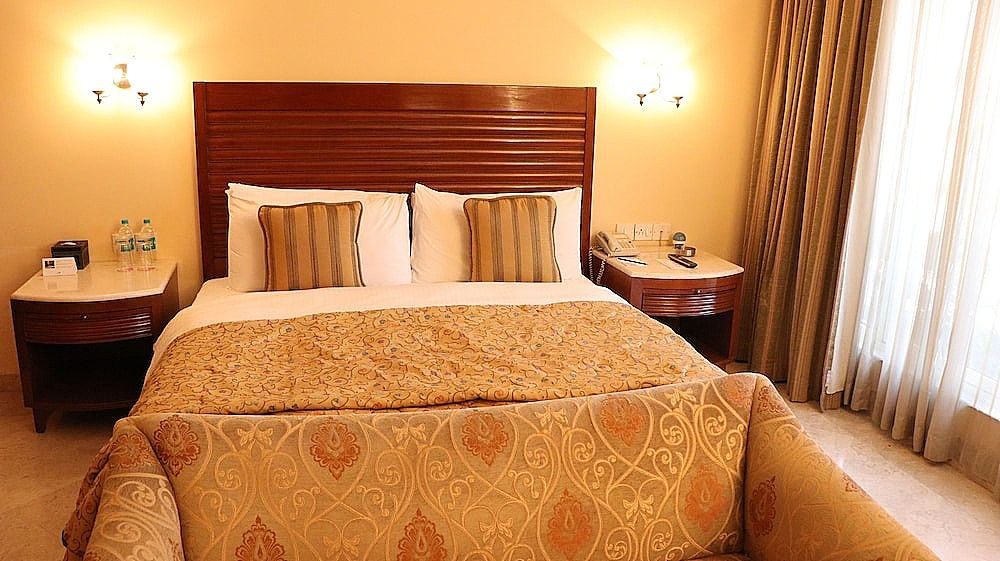 The LaLiT Mumbai Premier Double Or Twin Room With One Way Airport Transfer, 10%Off On Spa, Food, Beverage And Laundry 3