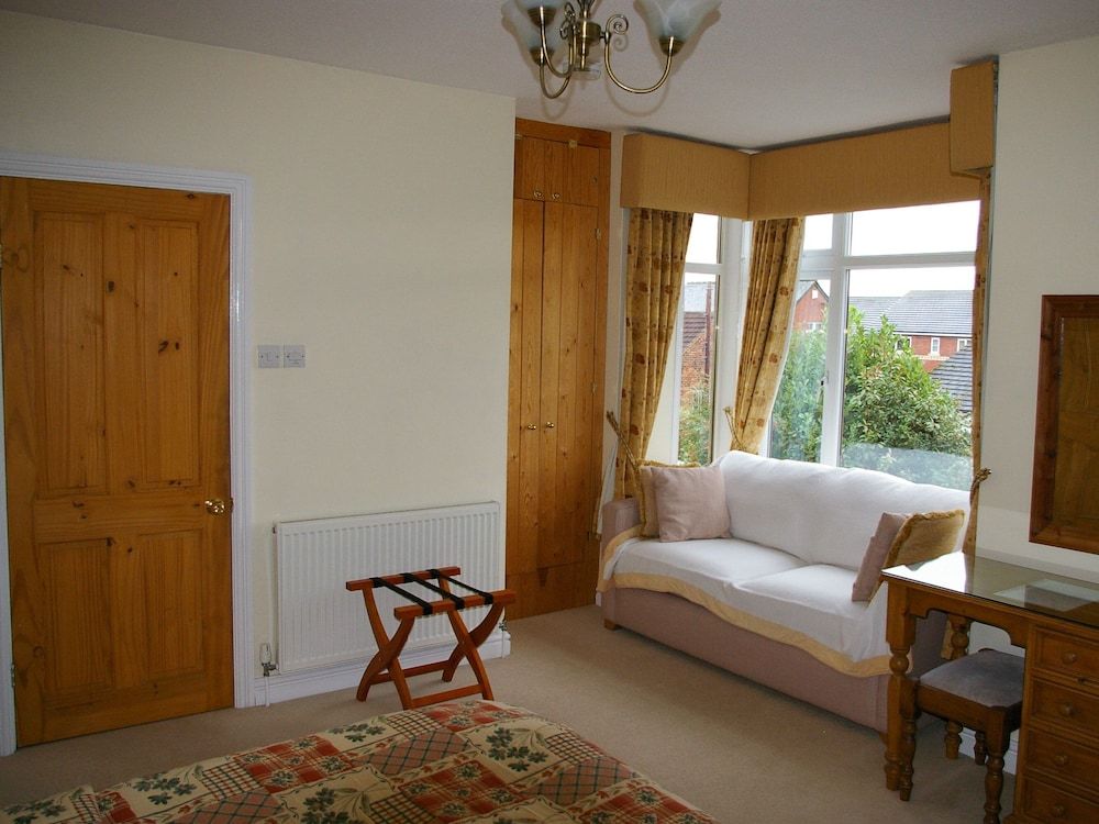 The Grange Suite, Ensuite 4