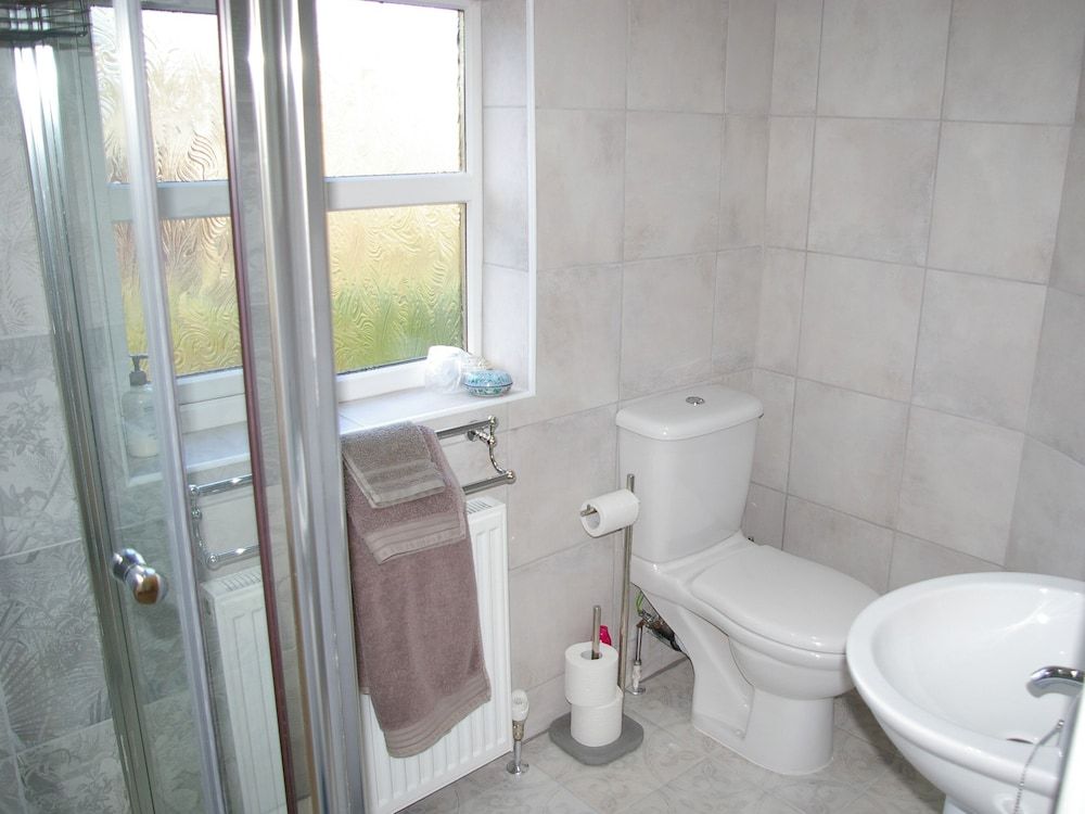 The Grange Double Room, Ensuite (Cressey ) 4