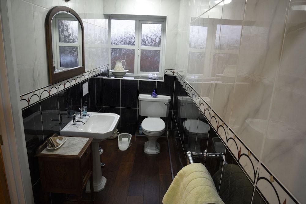 The Grange Double Room, Private Bathroom (Beaumont) 4