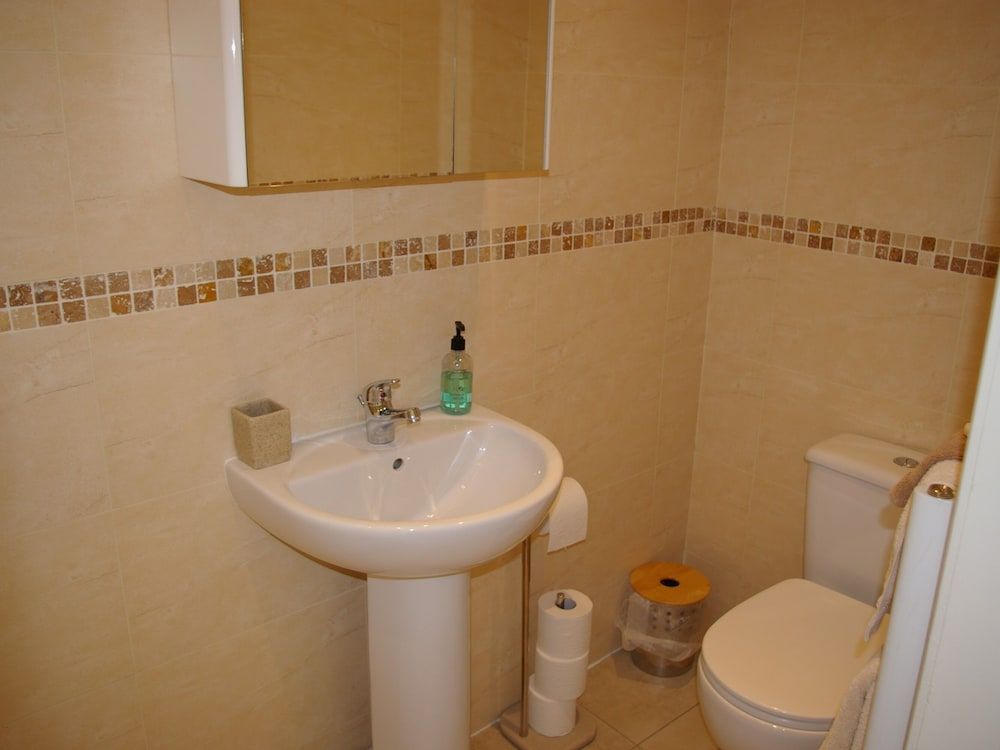 The Grange Suite, Ensuite 6