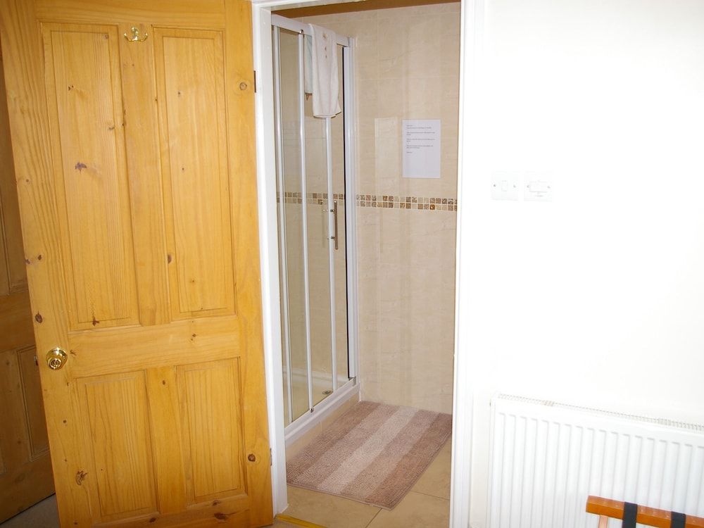 The Grange Suite, Ensuite 7