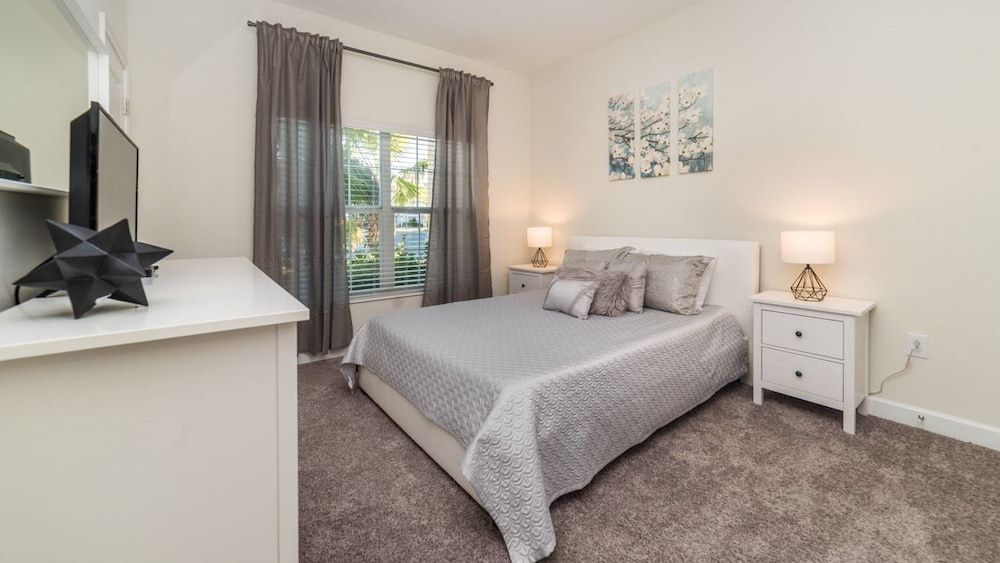 Family Townhome, Private Pool, Garden Area