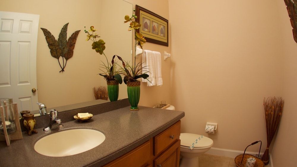 The Wakefield Vacation Home with Pool Signature 5 Bedroom Vacation Home with Pool 8