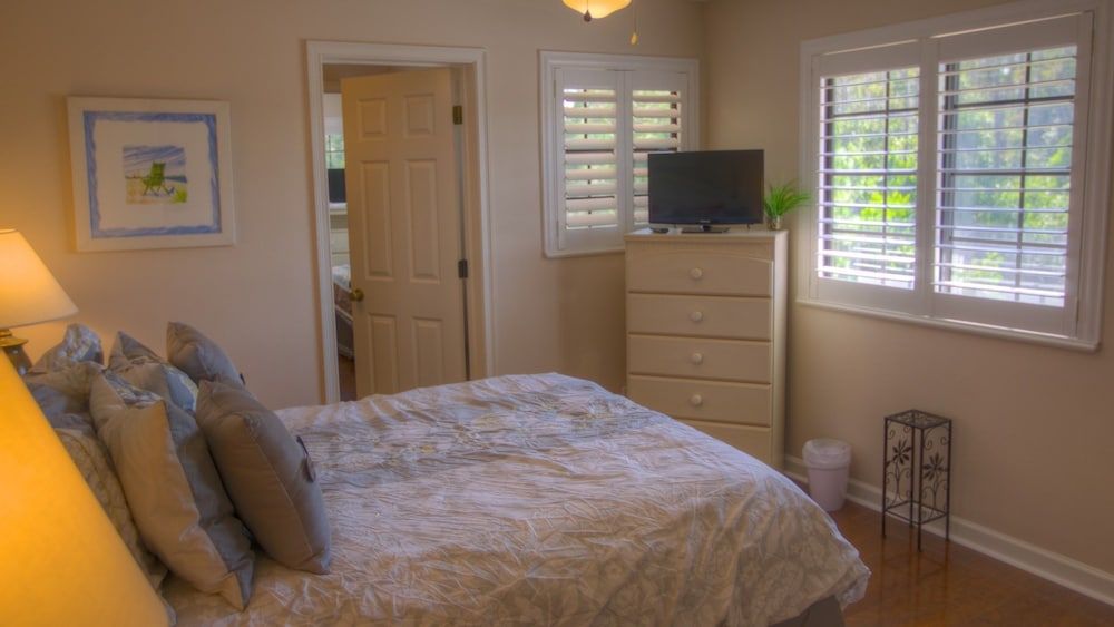 undefined The Wakefield Vacation Home with Pool 8