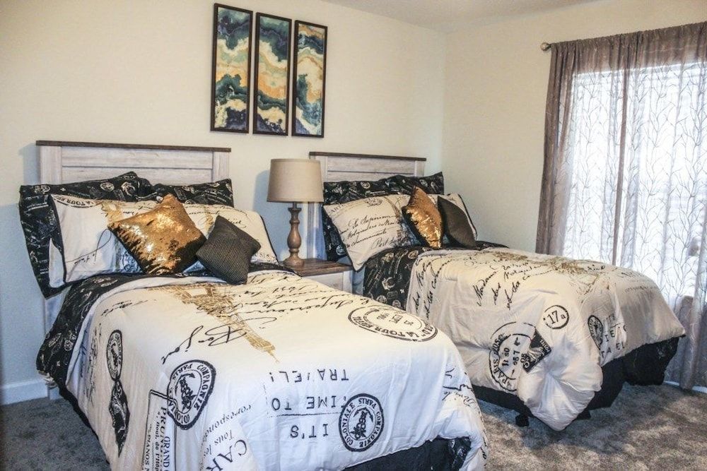 undefined 4BR Townhome in Storey Lake by SHV-4971 8