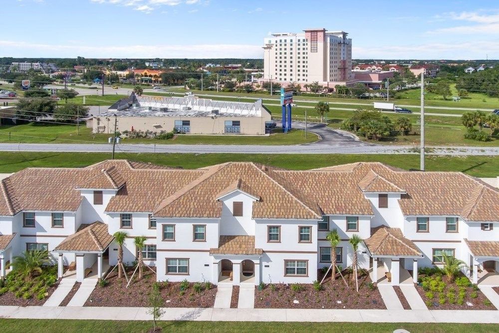 undefined 4BR Townhome in Storey Lake by SHV-4947 2