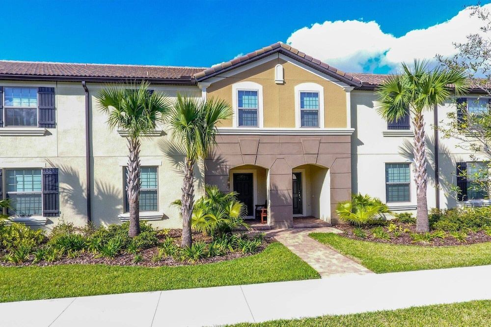 undefined Luxurious Vacation Townhome With Private Pool 3