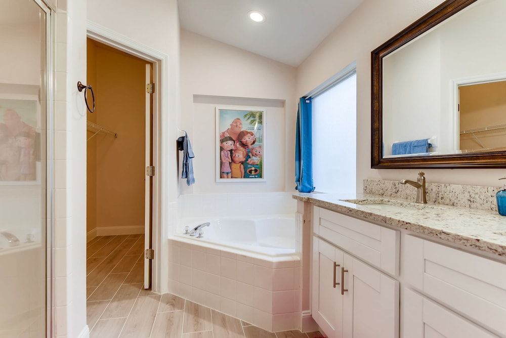 4BR Emerald Island Home by FS FL VH-8438 House, 4 Bedrooms, 2 Bathrooms 23