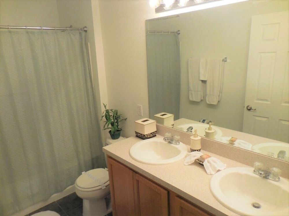 Berkeley Executive - Five Bedroom Home Villa, Multiple Beds, Pool Access, Pool View (Berkeley Pool Home) 9