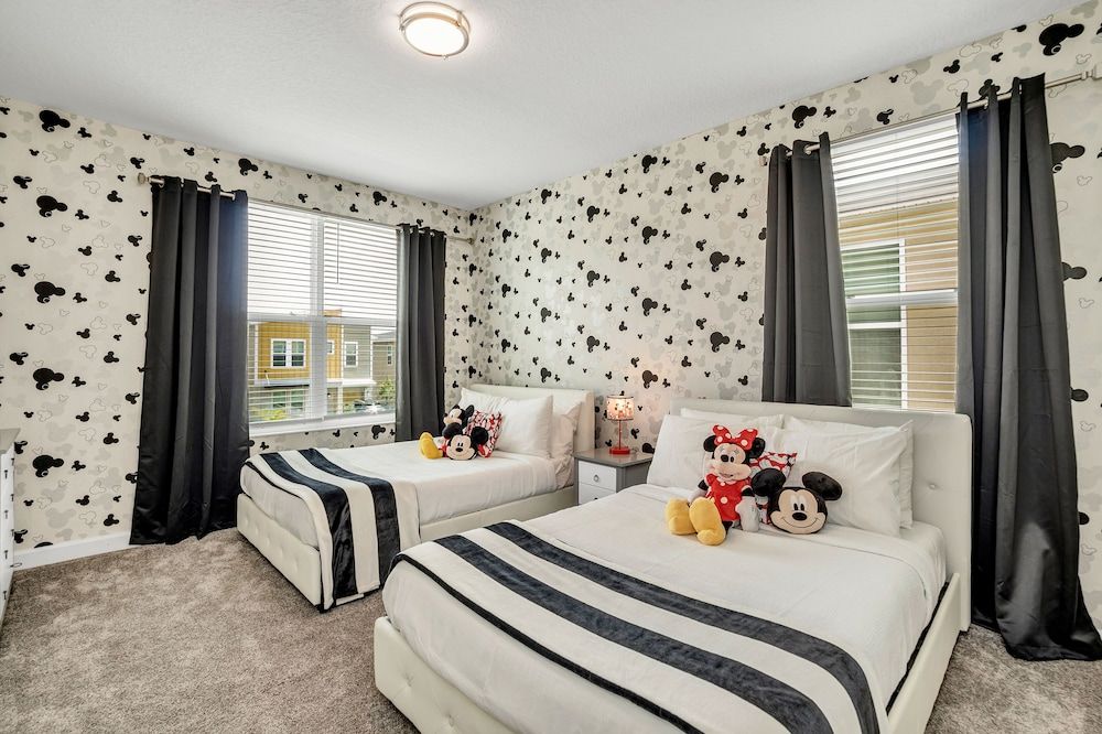 Storey Lake Resort Storey Lake Resort 5 Bedroom Vacation Home with Pool (2010) 4