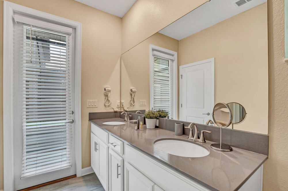 Storey Lake Resort Storey Lake Resort 5 Bedroom Vacation Home with Pool (2010) 12