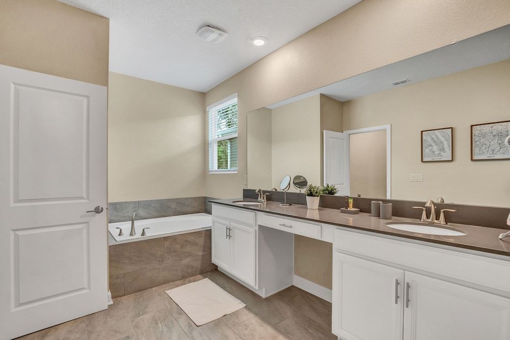 Storey Lake Resort Storey Lake Resort 5 Bedroom Vacation Home with Pool (2010) 16