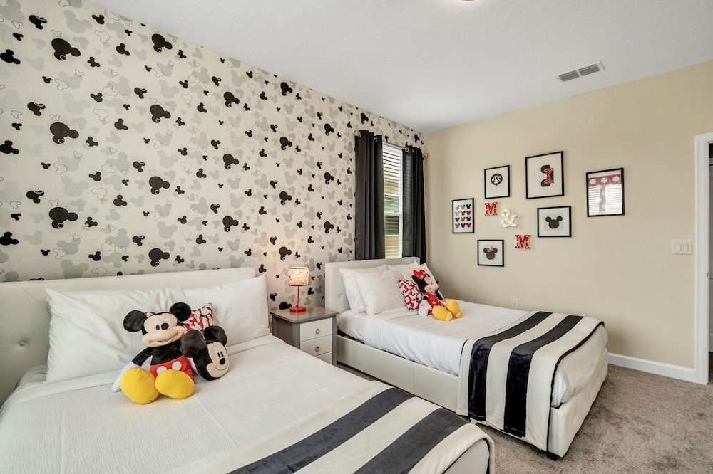 Storey Lake Resort Storey Lake Resort 5 Bedroom Vacation Home with Pool (2010) 3