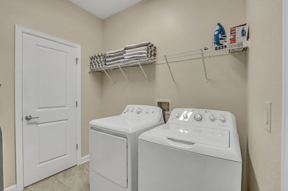 Storey Lake Resort Storey Lake Resort 5 Bedroom Vacation Home with Pool (2010) 10