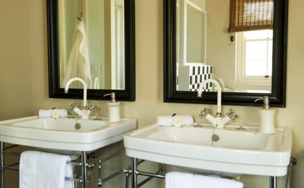 RiverBend Lodge Honeymoon Suite 5