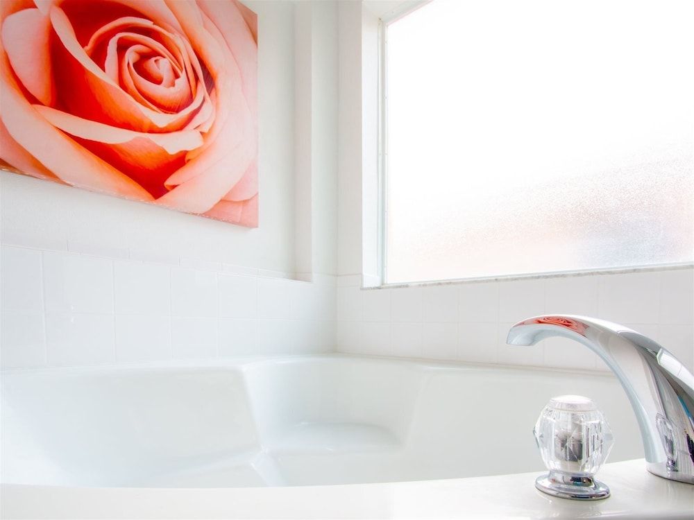 4 Bed and 3 Bath in Perfect Location With Pool by Florida Dream Home House (4 Bed and 3 Bath in Perfect Location ) 10