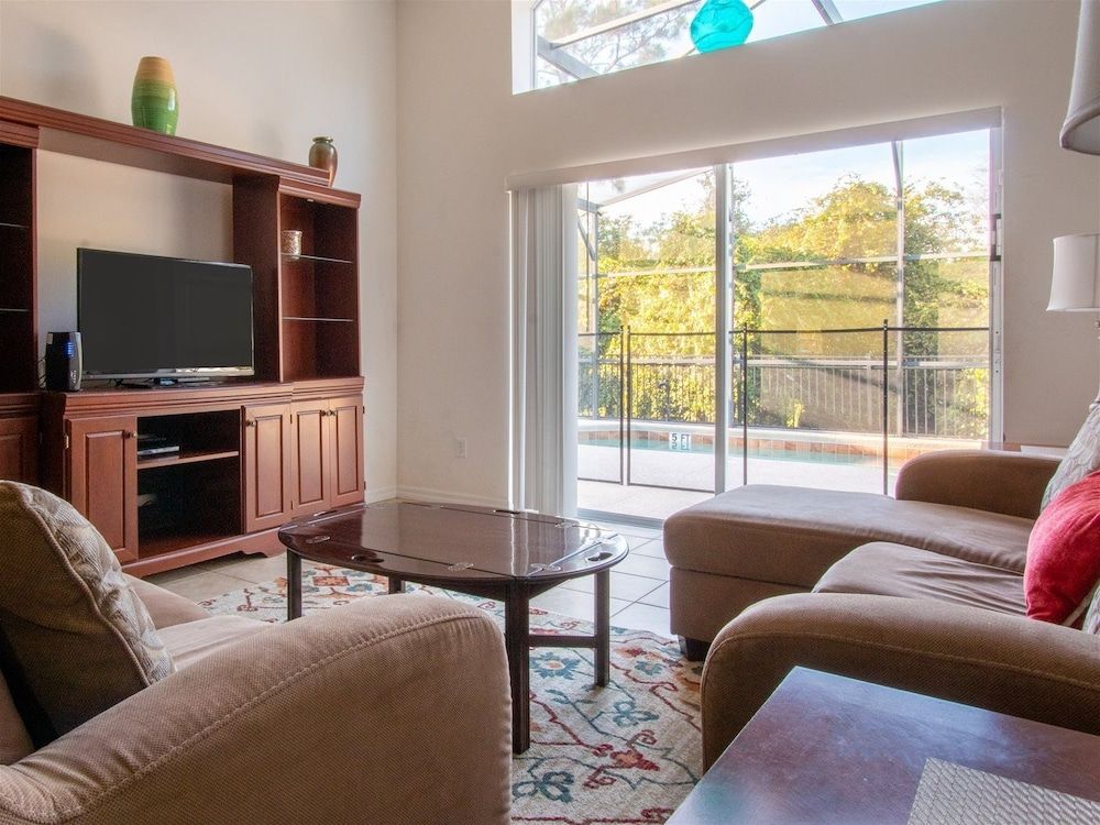 4 Bed and 3 Bath in Perfect Location With Pool by Florida Dream Home House (4 Bed and 3 Bath in Perfect Location ) 14