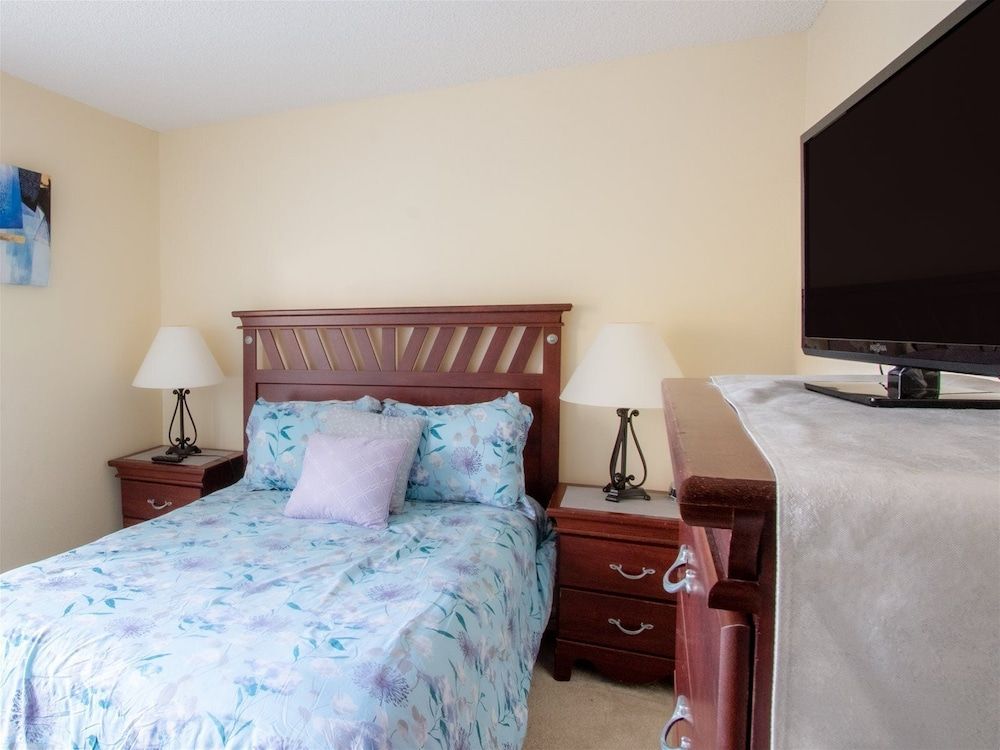 4 Bed and 3 Bath in Perfect Location With Pool by Florida Dream Home House (4 Bed and 3 Bath in Perfect Location )